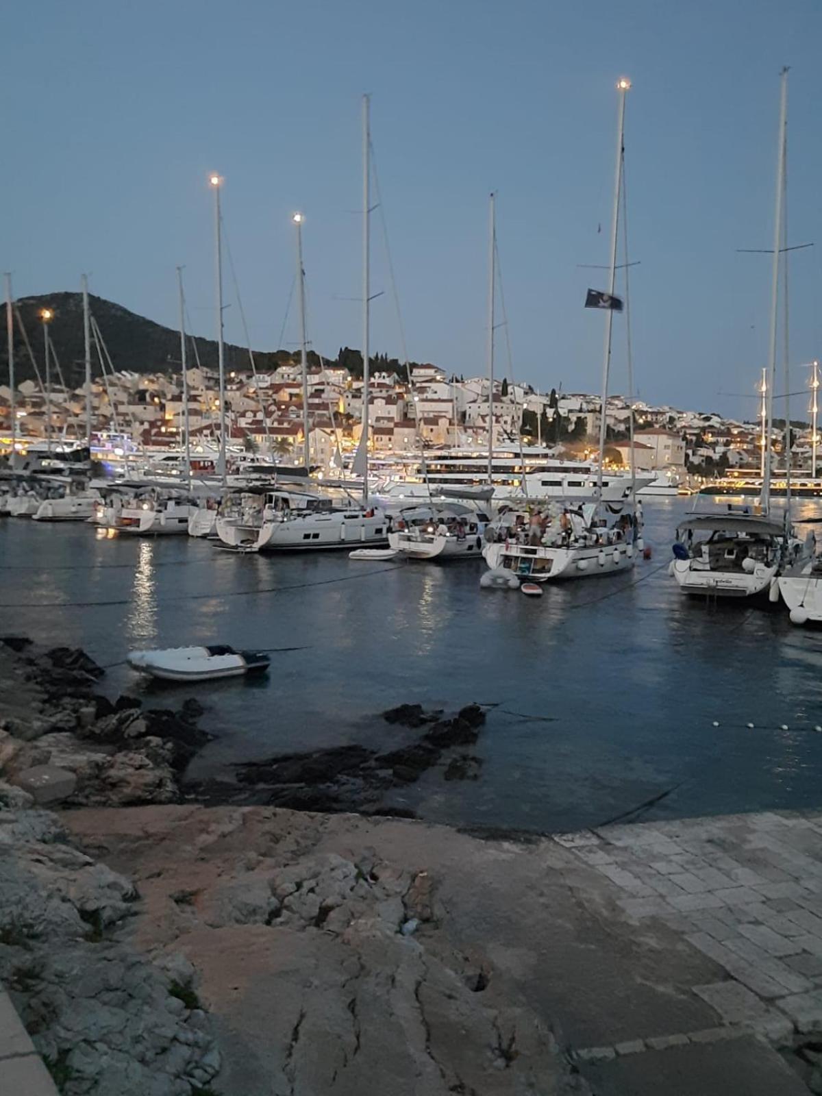 Apartments Villa Bella Vista Hvar Хвар Екстер'єр фото